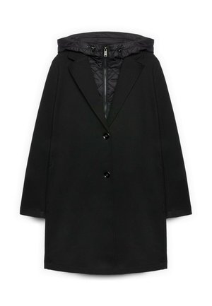 Černý kabát střední délky s klopovým límcem a dvěma předními knoflíky, s připevněnou prošívanou vnitřní vrstvou s kapucí na zip a stahovacími šňůrkami.