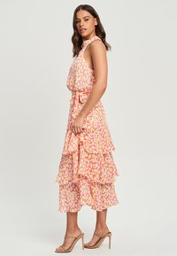TUSSAH TONYA MIDI - Denné šaty - aria floral orange and pink