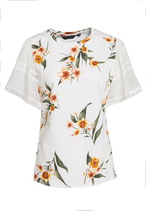 Weiße Bluse mit kurzen Ärmeln, orange-gelbem Blumenmuster, grünen Blättern und flatternden Ärmeln mit Spitzenbesatz.