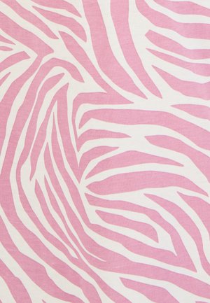 Tissu en coton rose et blanc présentant un motif à rayures de zèbre avec des lignes ondulées, mettant en valeur une texture lisse et des couleurs contrastées.