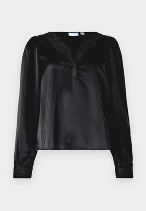 Fekete selyem blúz hosszú ujjakkal, csipke díszítéssel a nyakkivágásnál, és hímzett részletekkel az ujjakon. Simogató tapintás, rendezett szabás.