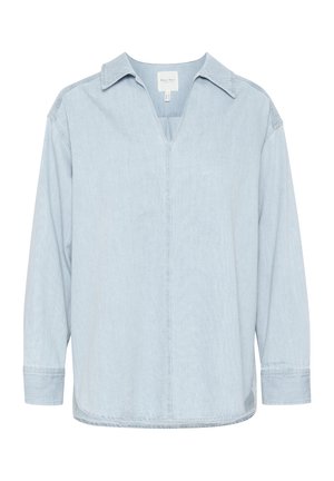 Ljusblå långärmad skjorta i mjukt denimmaterial. V-hals, knappade manschetter och en avslappnad passform med subtila sömnadsdetaljer.