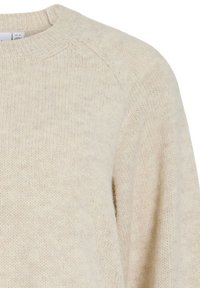 Maglione lavorato a maglia color avorio con una finitura testurizzata. Presenta un colletto rotondo e maniche raglan, offrendo un aspetto morbido e accogliente.