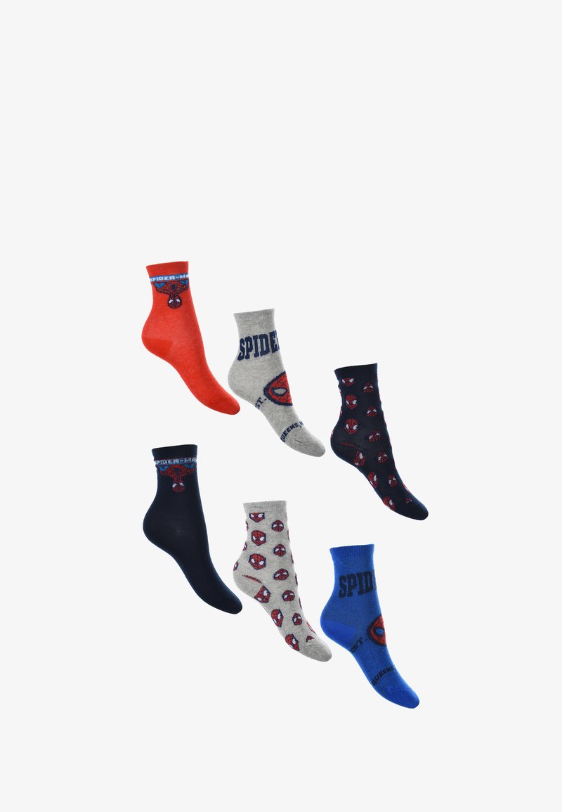 Set di sei calzini con design di Spider-Man. I colori includono rosso, grigio, blu scuro e blu. I pattern comprendono loghi e motivi grafici.