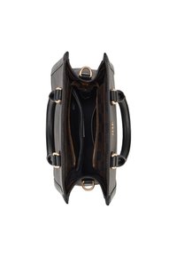 Zwarte leren handtas met goudkleurige hardware, geopend om een geruite binnenkant, ritszakken en dubbele handvaten te onthullen.
