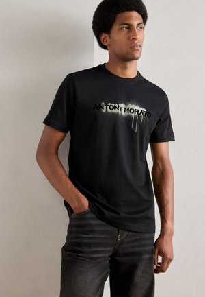 REGULAR FIT WITH MATT PLASTIC AND FLOCK LOGO PRINT - Print T-shirt - black