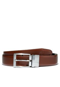 Cintura in pelle marrone con una fibbia rettangolare argentata lucida, caratterizzata da una superficie liscia e cuciture visibili lungo i bordi.
