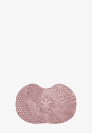 BRUSH CLEANSING MAT - Face Accessory - candy