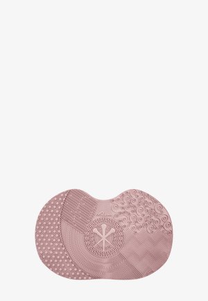 BRUSH CLEANSING MAT - Makeup accessory - candy