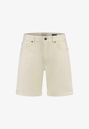Beige denimshorts med rullet kant, fem lommer og knaplukning. Glat tekstur med diskrete sydetaljer.