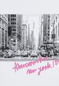 Abercrombie & Fitch NYC STREETS BOXY TEE - T-shirt med print - bright white
