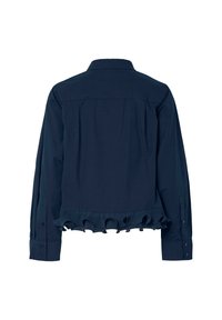 Marineblauw langemouwen shirt met knoopmanchetten en een gerimpelde zoom, van achteren gezien op een witte achtergrond.