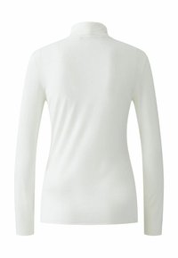 Weißes Langarmoberteil mit Stehkragen, aus einem glatten, dehnbaren Material gefertigt. Es hat eine enganliegende Silhouette und ein sauberes, minimalistisches Design.