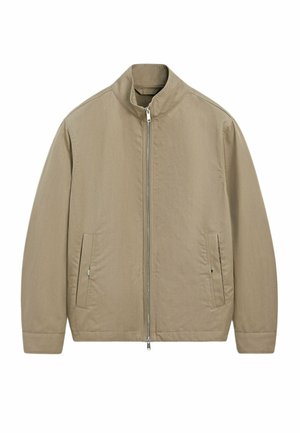 Giacca beige con zip frontale, collo alla coreana, maniche lunghe e due tasche laterali con chiusura a scatto, mostrata su sfondo bianco.