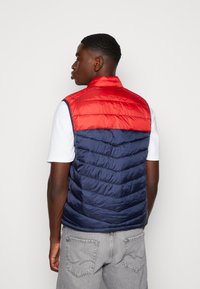 Jack & Jones HERO BODYWARMER COLLAR - Chaleco - dark blue/red