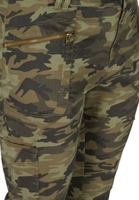 Zizzi Vaqueros slim fit - mottled dark green