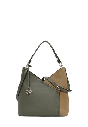 Borsa in pelle verde e beige con design asimmetrico, dotata di manico curvo, tracolla regolabile e dettagli in metallo argentato.