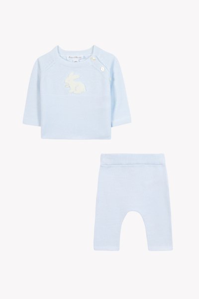 Σετ βρεφικών ρούχων γαλάζιου χρώματος, πλεκτό, που περιλαμβάνει μπλουζάκι με μακριά μανίκια και κούμπωμα με κουμπιά, διακοσμημένο με κέντημα λαγού, σε συνδυασμό με αντίστοιχο κολάν.