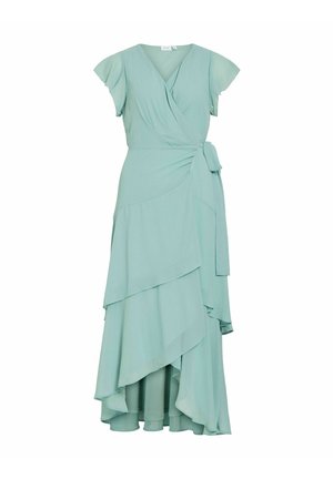 Svijetlozelena haljina na preklop s kratkim lepršavim rukavima, V-izrezom, remenom u struku i višeslojnim asimetričnim rubom.