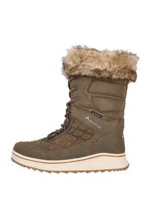 Botte d'hiver imperméable marron avec une texture matelassée, un revers en fausse fourrure et un lacet, le tout avec une semelle blanche contrastante.