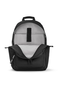 Fekete hátizsák, amelynek fő rekesze és elülső zsebe zipzárazva van, látható világosszürke belső terével és párnázott laptop rekeszzel belül.