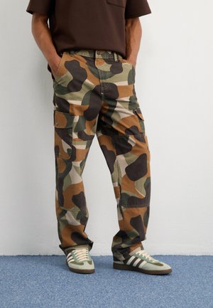 SEASONAL - Reisitaskuhousut - imperial green