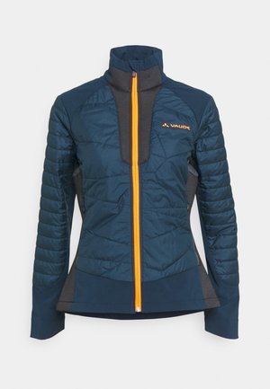 Kurtka średniej grubości wykonana z mieszanki granatowych i szarych materiałów, pikowana tekstura na ramionach, pomarańczowy zamek błyskawiczny oraz wysoki kołnierz.