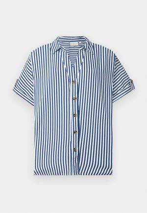 Chemise à manches courtes rayée verticalement bleu et blanc, avec des boutons marron et un petit col sur fond blanc.