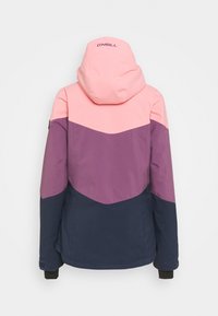 Giacca da donna caratterizzata da blocchi di colore rosa, viola e blu navy, con cappuccio e polsini elastici. Realizzata in tessuto resistente all'acqua con una superficie liscia.