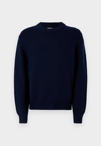 Tummansininen neulepusero pitkillä hihoilla, ribbireunuksella varustettu pyöreä pääntie, hihansuut ja helma, esillä valkoista taustaa vasten.