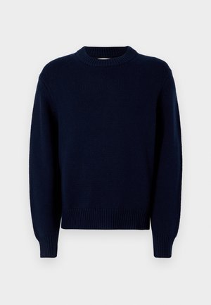 Marineblå strikkegenser med lange ermer, ribbestrikket rundhals, mansjetter og nederkant, vist mot en hvit bakgrunn.