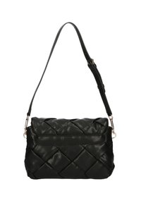 Sort quiltet læder crossbody taske med justerbar skulderrem, der har en frontlomme og en glat overflade. Sølv hardware detaljer.