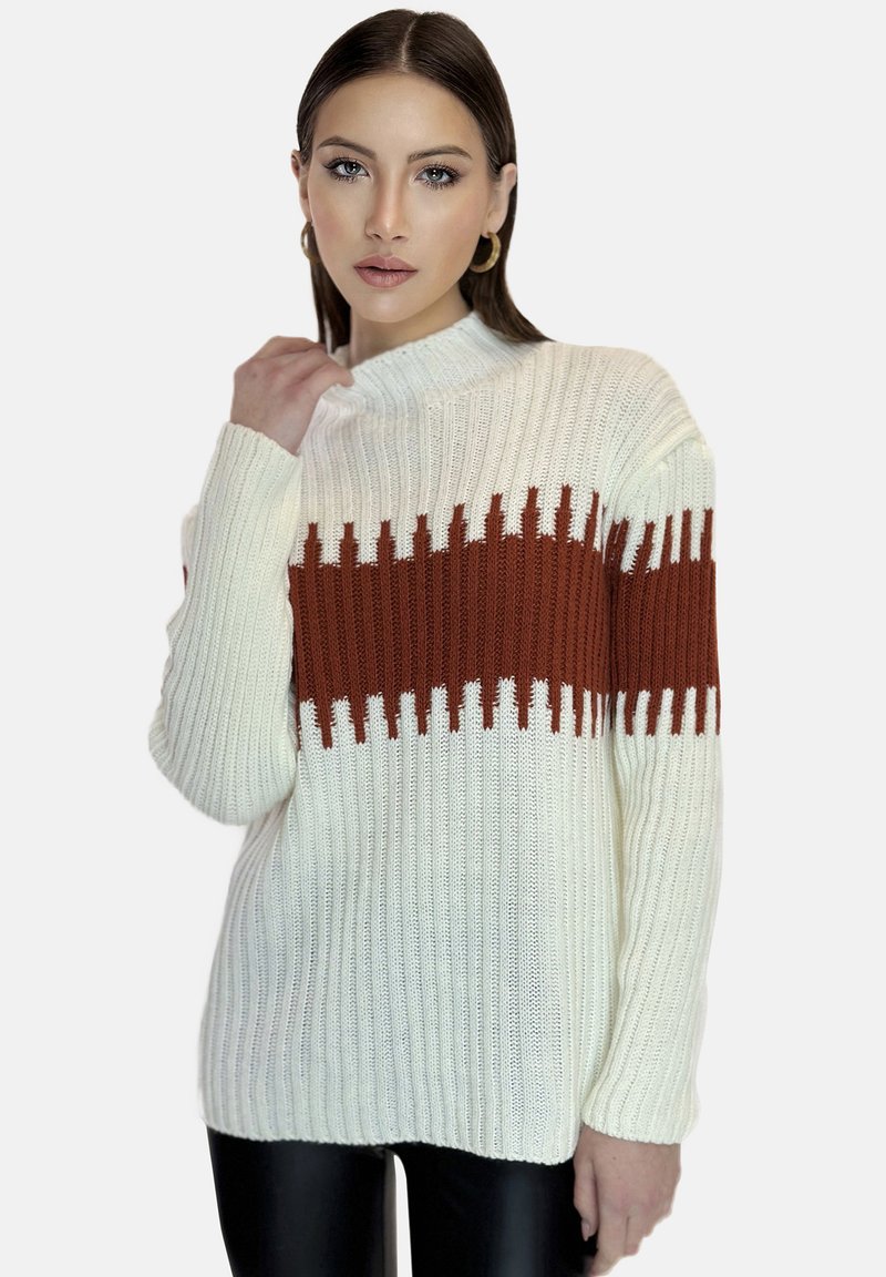 Vit ribbad tröja med en horisontell terrakotta stripe med zickzackmönster. Långa ärmar och design med hög krage.