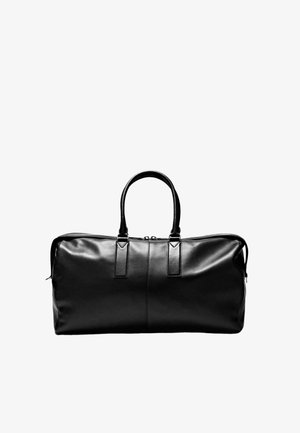 Borsa da viaggio in pelle nera con texture liscia, due manici superiori, chiusura con zip e due linguette decorative sui lati.