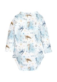 Langærmet body med en lys blå baggrund og et mønster af havdyr, herunder blæksprutter, skildpadder og meduser i bløde farver.