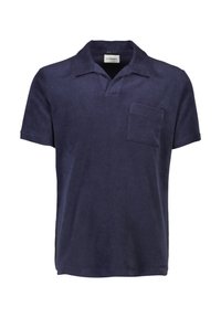 Marineblauw polo shirt met korte mouwen, gemaakt van zachte stof, met een klassieke kraag, een borstzak en een rechte onderkant. Geweven structuur.