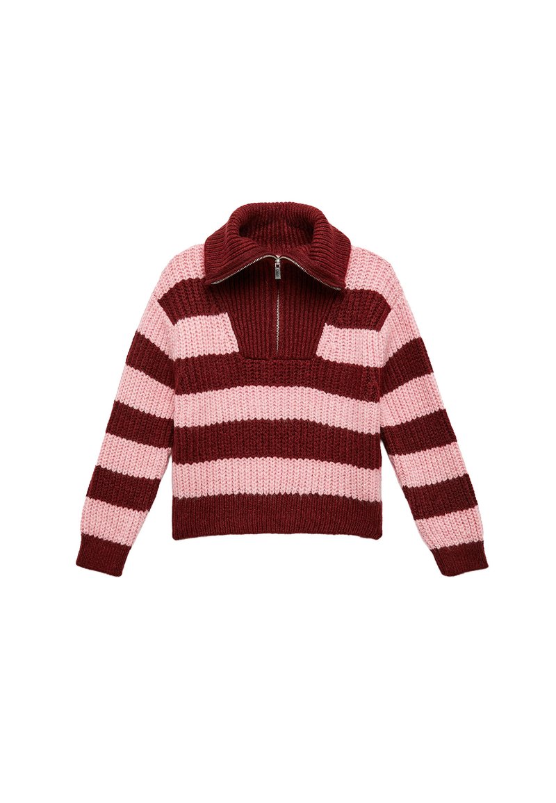 Pull en maille rayé avec un col haut, décolleté en V profond, rayures horizontales bordeaux et rose, et texture côtelée.