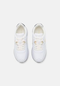 Tommy Hilfiger ELEVATED FEMININE RUNNER biały