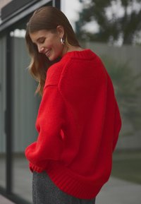 Next Pulover - red