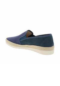 Scarpa blue slip-on in materiali mesh e canvas, con suola in juta intrecciata, punta rotonda e pannello laterale testurizzato per traspirabilità.