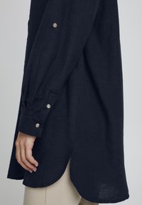 Fransa FRFAMADDIE - Blúzka so zapínaním na gombíky - navy blazer