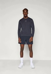 Salomon SHKOUT EASY SHORTS  - Kurze Sporthose - deep black