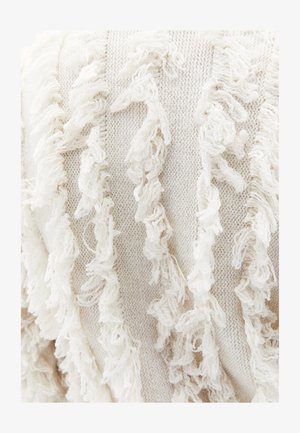 Tessuto a maglia bianco testurizzato con filamenti sfilacciati, che creano un aspetto stratificato. Sottiglie variazioni di tonalità e motivo sono visibili in tutto il tessuto.