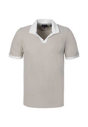 Polo beige a maniche corte con texture, colletto e polsini bianchi a contrasto, mostrata frontalmente su sfondo bianco.