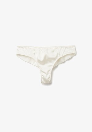 Weiße Satin-Tanga mit glatter Textur, tief sitzendem Schnitt und gerafften Seiten. Verfügt über ein minimalistisches Design und nahtlose Kanten.