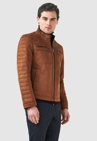 Pierre Cardin Jacka i konstläder - braun