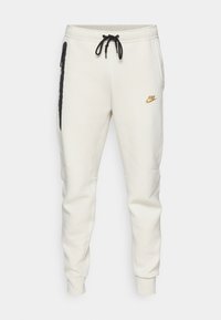TECH JOGGER - Joggebukse - lt orewood brn/(metallic gold)