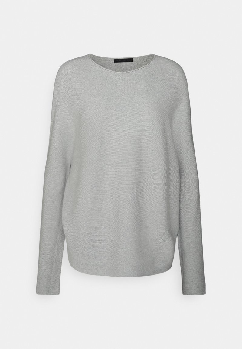 Pull gris clair à manches longues avec un col rond et une coupe ample et décontractée.