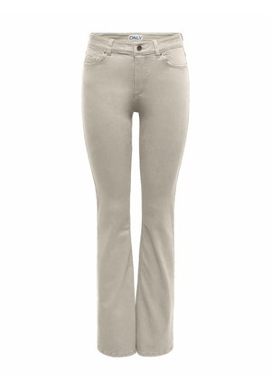 Jean beige slim-fit avec cinq poches, fermeture par bouton et zip, et légèrement évasé en bas.
