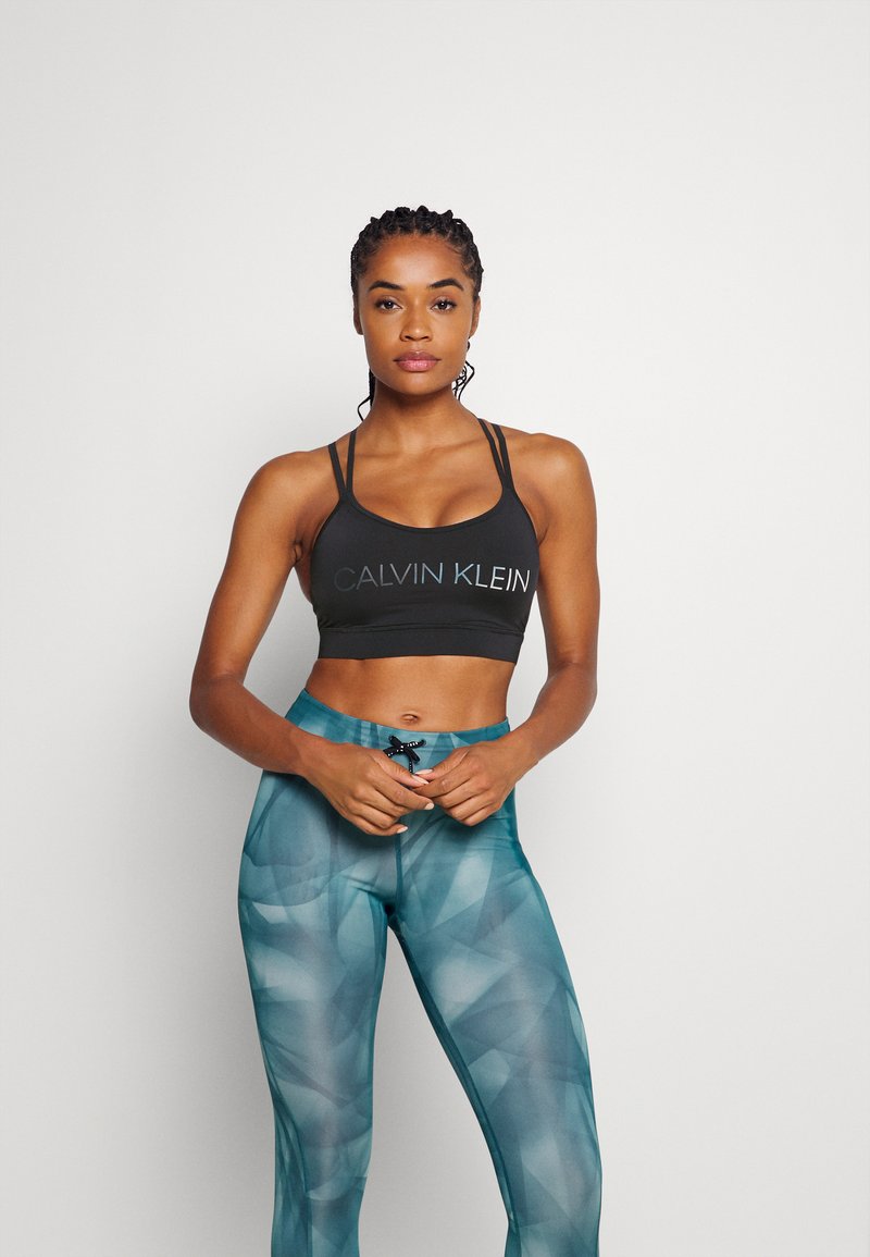 Damen Sportbekleidung | Calvin Klein Performance LOW SUPPORT BRA Sport-BH mit leichter Stützkraft black/schwarz - SI35917 Damen Sportbekleidung | Calvin Klein Performance LOW SUPPORT BRA Sport-BH mit leichter Stützkraft black/schwarz - SI35917
